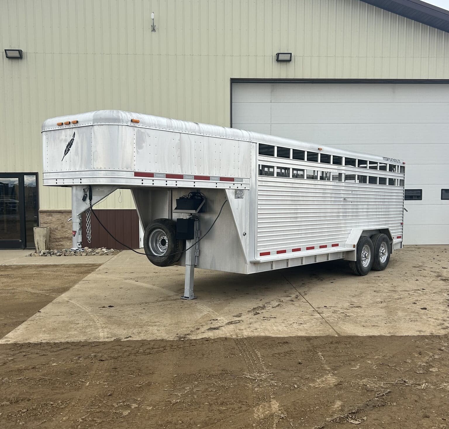 Used 2007 Featherlite 20′ Livestock Trailer – Two Compartments image 0
