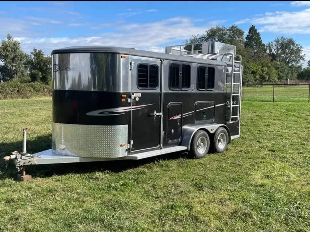 2005 classic aluminum 3 Horse monarch 16 foot image 0