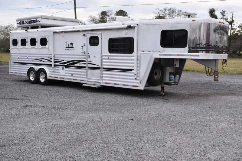 2003 Bloomer 8414LQ 4 Horse Trailer with 14′ Short Wall image 0