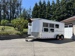 2013 Sundowner Trailers Sportman 3 Horse Triler image 0