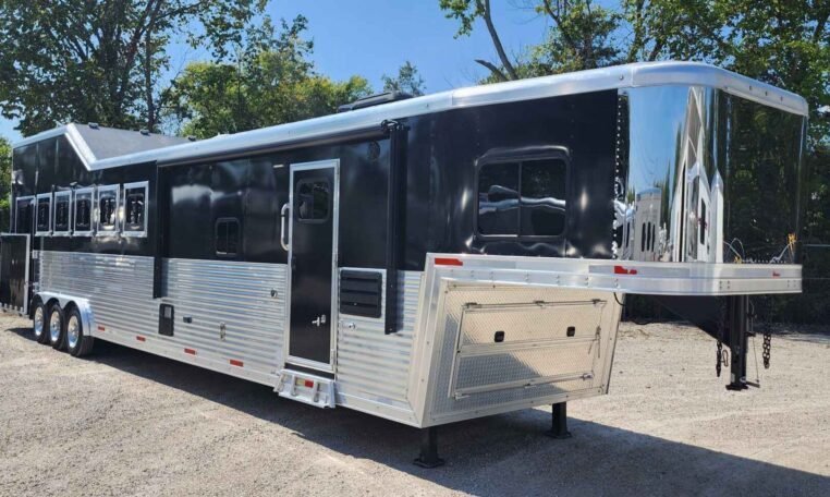 2019 Lakota Bighorn 6 Horse Side Load Trailer image 0