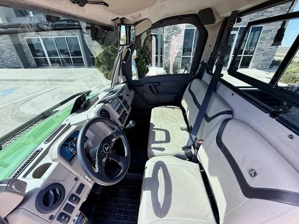2024 John Deere Gator XUV 835R S Edition 4WD Utility Cart for Sale image 6