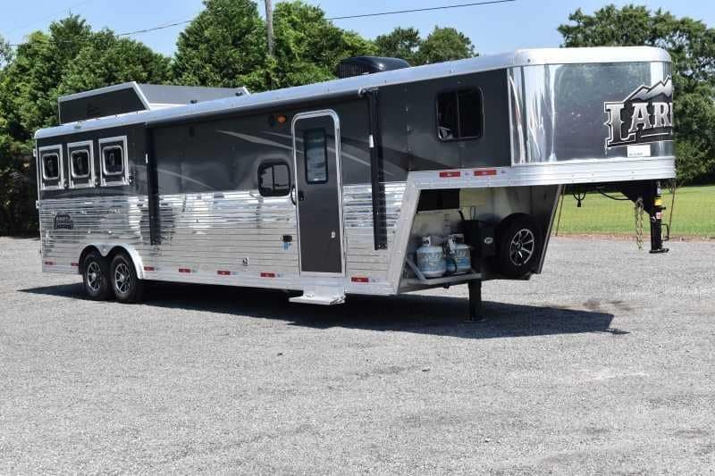 2020 Bison Laredo 3 Horse Trailer with 11′ Short Wall image 0