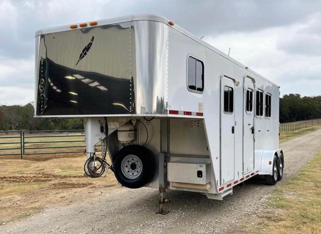 2007 Featherlite 3 horse slant load trailer image 0