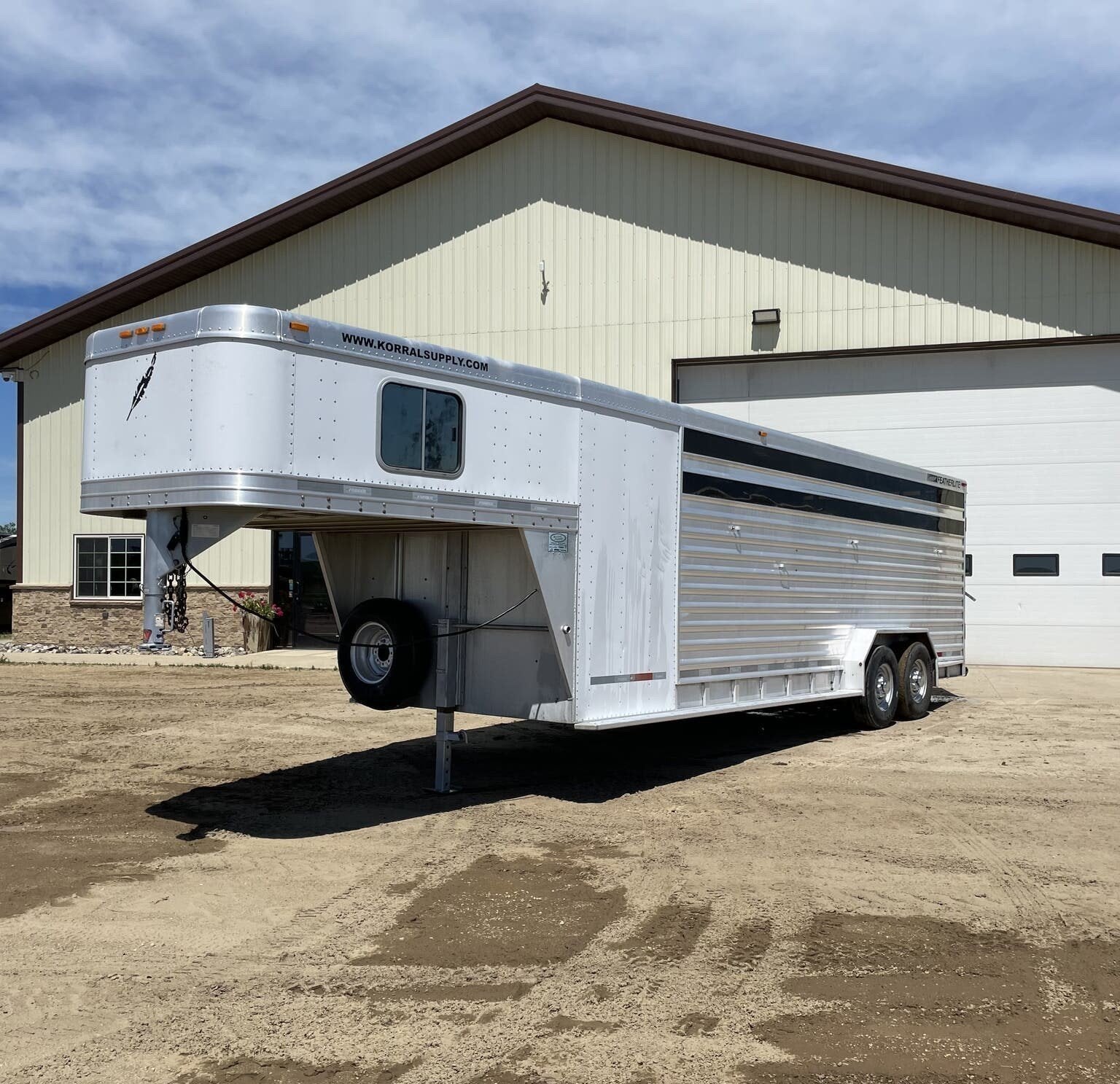 Used 2010 Featherlite 24FT Stock Combo – 2 Compartments image 0